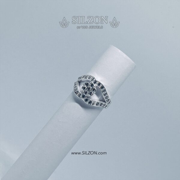 Sparkling Petal Eye Silver Ring