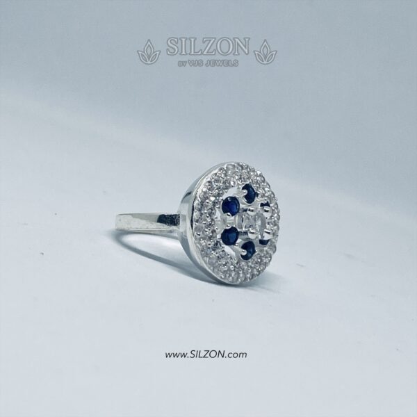 Trending queen royal blue stone setting ring for womens