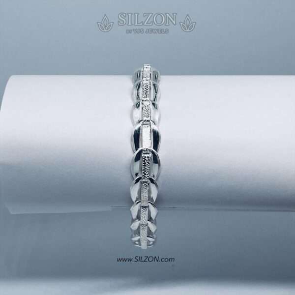 Luxury Link Textured Bracelet In Silver